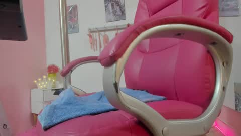 Snapshot of antonellakling_ chatting on 01-28-25, 12:43 ANTONELLA online show from 01-28-25, 12:43