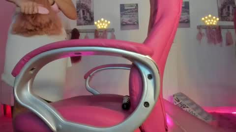 Snapshot of antonellakling_ chatting on 02-07-25, 01:01 ANTONELLA online show from 02-07-25, 01:01