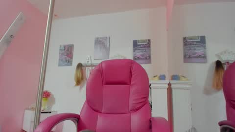 Snapshot of antonellakling_ chatting on 02-10-25, 01:44 ANTONELLA online show from 02-10-25, 01:44