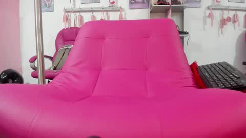 Snapshot of antonellakling_ chatting on 09-16-25, 11:55 ANTONELLA online show from 09-16-25, 11:55