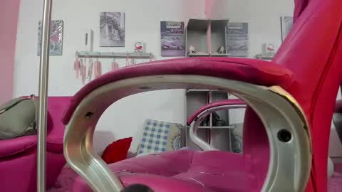 Snapshot of antonellakling_ chatting on 10-01-25, 12:00 ANTONELLA online show from 10-01-25, 12:00