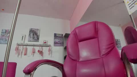 Snapshot of antonellakling_ chatting on 10-06-25, 11:40 ANTONELLA online show from 10-06-25, 11:40