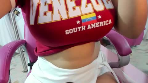 Snapshot of antonellakling_ chatting on 10-22-25, 10:53 ANTONELLA online show from 10-22-25, 10:53