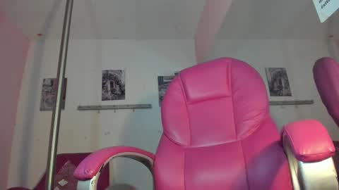 Snapshot of antonellakling_ chatting on 11-08-25, 01:00 ANTONELLA online show from 11-08-25, 01:00