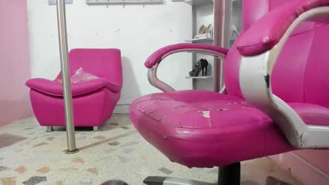 Snapshot of antonellakling_ chatting on 11-17-25, 12:00 ANTONELLA online show from 11-17-25, 12:00