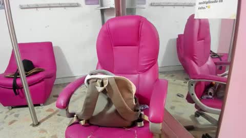 Snapshot of antonellakling_ chatting on 11-30-25, 11:47 ANTONELLA online show from 11-30-25, 11:47