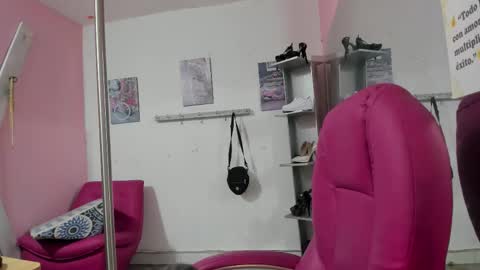 Snapshot of antonellakling_ chatting on 12-01-25, 11:48 ANTONELLA online show from 12-01-25, 11:48