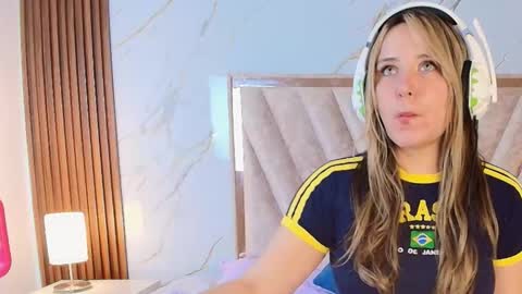 My name is Andrea  thumb up me please its important online show from 02-24-26, 08:40