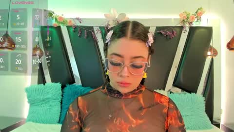 A N T O N E L L E  online show from 04-12-26, 11:37