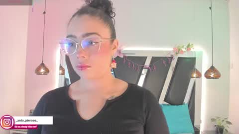 A N T O N E L L E  online show from 07-25-26, 11:30