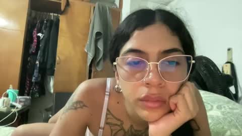 Snapshot of antoniabloom chatting on 12-15-24, 05:34 Antonia online show from 12-15-24, 05:34