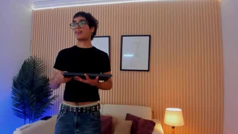 Snapshot of antonio_rowan chatting on 12-04-25, 02:04 Antonio online show from 12-04-25, 02:04