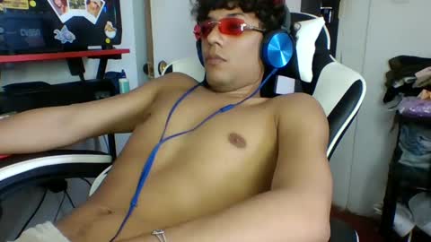 Snapshot of anuardhm chatting on 11-03-25, 04:30 AnuarDHM online show from 11-03-25, 04:30