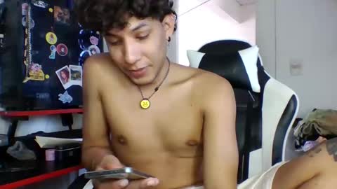 AnuarDHM online show from 11-04-25, 05:56