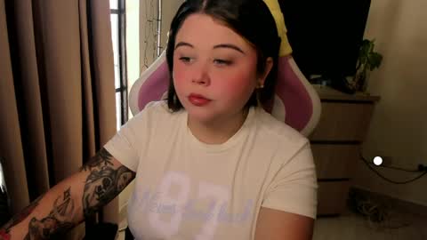   Independent model  online show from 04-26-26, 09:01