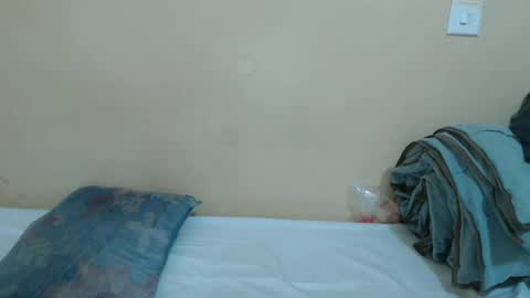Snapshot of anya_h chatting on 06-19-26, 09:24 Gracious online show from 06-19-26, 09:24