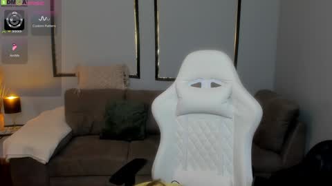 Anya online show from 11-23-25, 01:22