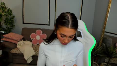 Anya online show from 03-28-26, 01:43