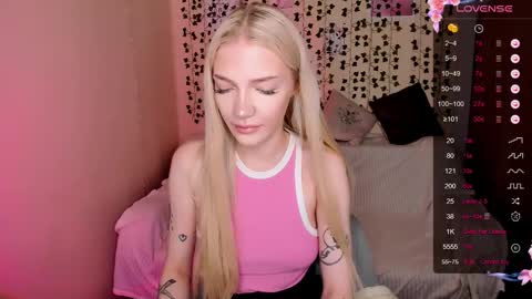 Snapshot of anyataylorr chatting on 11-26-25, 02:23 Anya online show from 11-26-25, 02:23