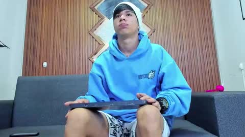 Snapshot of anyelo_sexyhot chatting on 01-16-25, 11:37 anyelo_sexyhot online show from 01-16-25, 11:37