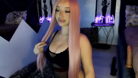 Sophie online show from 11-23-25, 08:52