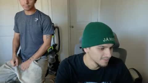 ApacheWithWebcam online show from 12-19-25, 05:53