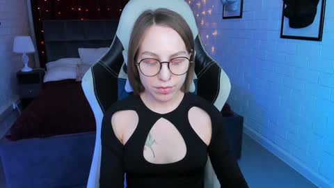 Snapshot of aphexqueen chatting on 01-12-25, 01:05 APHEX QUEEN online show from 01-12-25, 01:05