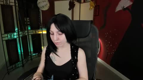 Snapshot of aphexqueen chatting on 03-12-25, 01:08 APHEX QUEEN online show from 03-12-25, 01:08