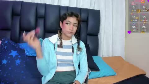 Snapshot of applehot_lr chatting on 06-20-26, 01:25 sofi y kevin online show from 06-20-26, 01:25