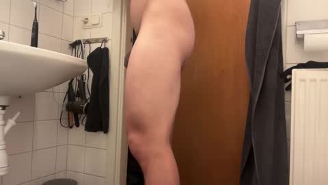 Snapshot of appletinii chatting on 03-28-26, 11:59 appletinii online show from 03-28-26, 11:59