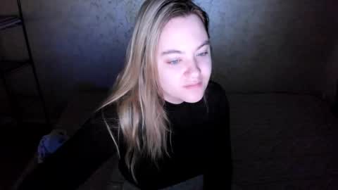 Snapshot of appleyummybuns chatting on 10-30-25, 01:29 appleyummybuns online show from 10-30-25, 01:29