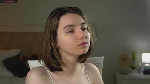 Snapshot of approche_toi_petite chatting on 05-30-26, 02:58 Meghan online show from 05-30-26, 02:58