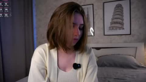Snapshot of approche_toi_petite chatting on 06-18-26, 03:51 Meghan online show from 06-18-26, 03:51