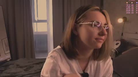 Snapshot of approche_toi_petite chatting on 08-01-26, 03:06 Meghan online show from 08-01-26, 03:06