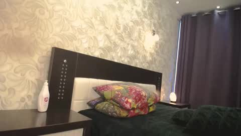 Snapshot of april_bronte chatting on 11-25-25, 08:20 April Bronte online show from 11-25-25, 08:20