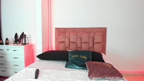 Snapshot of april_collinsxx chatting on 02-22-25, 02:06 april collinsxx online show from 02-22-25, 02:06