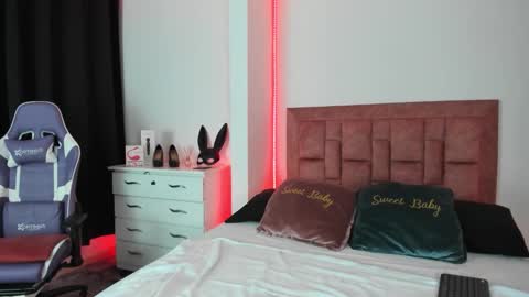 Snapshot of april_collinsxx chatting on 10-16-25, 10:00 april collinsxx online show from 10-16-25, 10:00