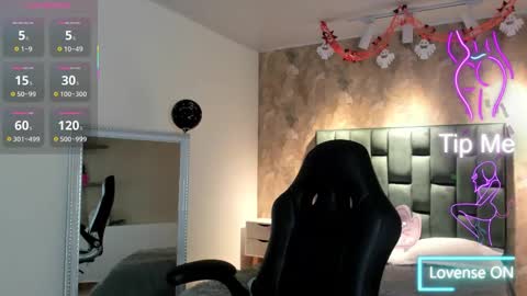  April  online show from 10-28-25, 11:25