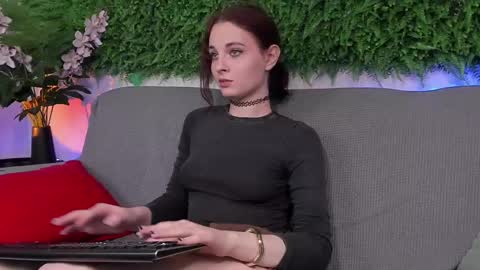 Snapshot of aprilavery chatting on 03-05-25, 10:32 April online show from 03-05-25, 10:32