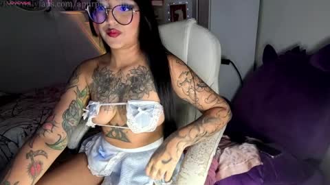 Snapshot of apurple_tulip chatting on 06-09-26, 01:17 online show from 06-09-26, 01:17