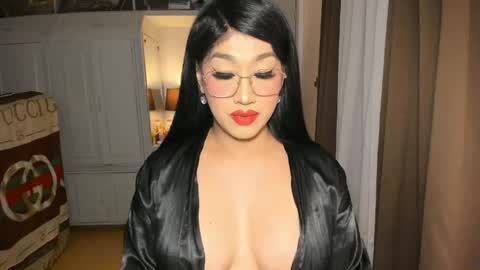 Alicia online show from 04-21-26, 02:51