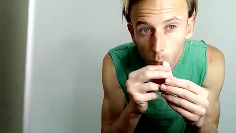 Snapshot of aquilesmade chatting on 10-30-25, 01:29 Aquilesmade online show from 10-30-25, 01:29