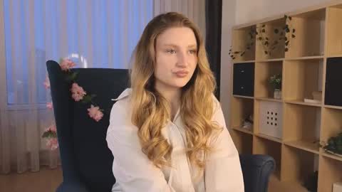 Snapshot of aracelieovaldi chatting on 12-16-25, 04:17 Valentina online show from 12-16-25, 04:17