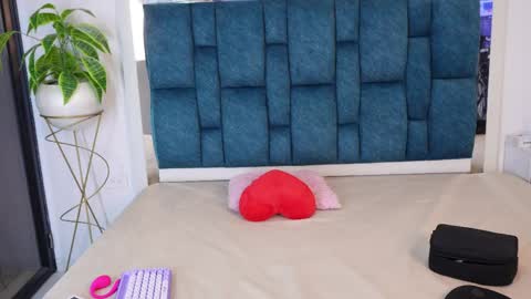   online show from 04-18-26, 07:56