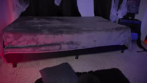 Snapshot of aramjones chatting on 11-05-25, 07:36 Aram 3 online show from 11-05-25, 07:36