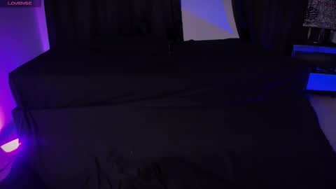 Snapshot of aramjones chatting on 11-15-25, 07:54 Aram 3 online show from 11-15-25, 07:54