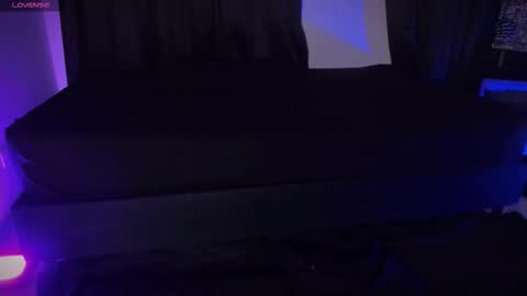 Snapshot of aramjones chatting on 11-21-25, 07:45 Aram 3 online show from 11-21-25, 07:45