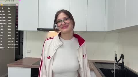 Caroline online show from 04-12-26, 02:00