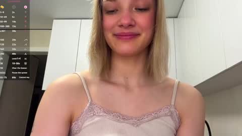 Caroline online show from 06-08-26, 04:18