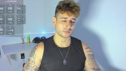 Snapshot of ares_blue chatting on 10-13-25, 01:22 ares blue online show from 10-13-25, 01:22